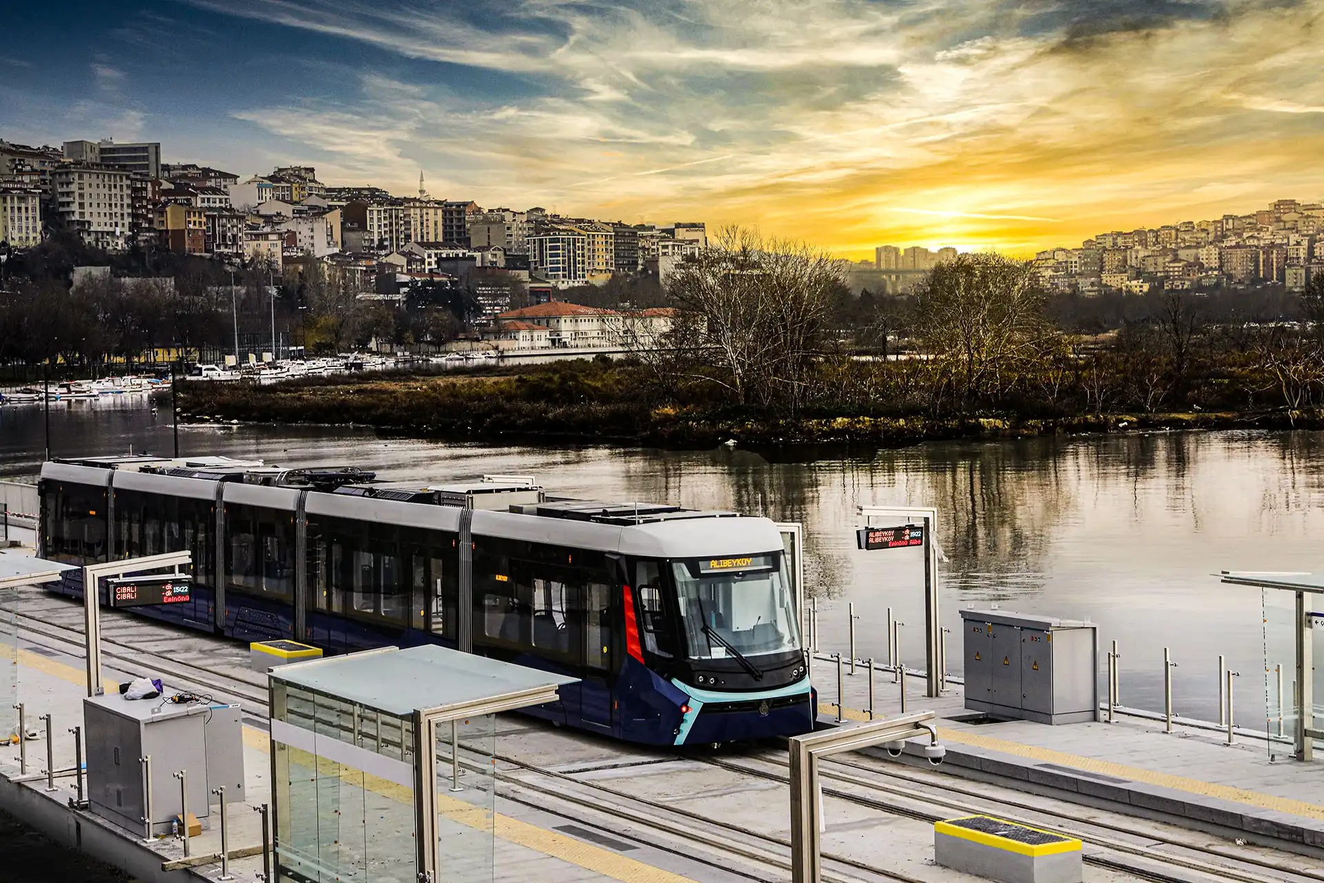 İstanbul, iki kıtayı birleştiren, yüzyıllardır medeniyetlere ev sahipliği yapmış, eşsiz