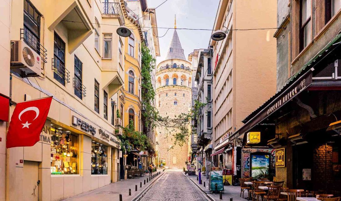 İstanbul, iki kıtayı birleştiren, tarihi ve kültürel zenginliğiyle dünyanın göz