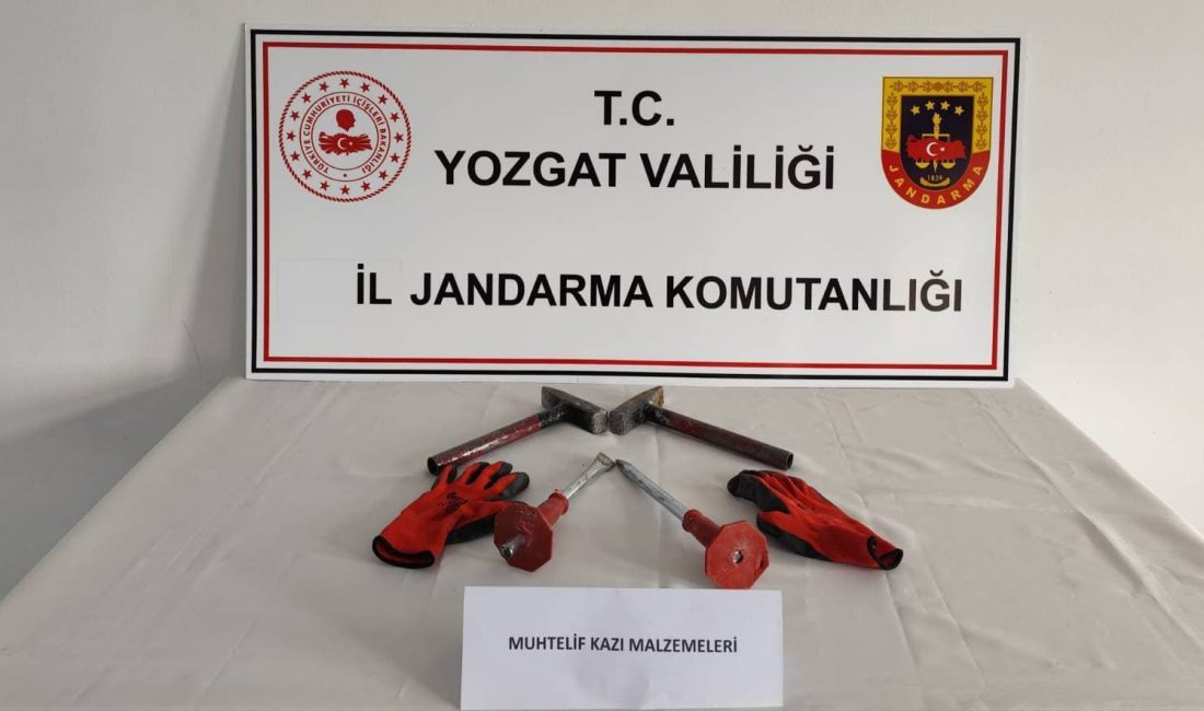 Yozgat Merkez İlçe Jandarma Komutanlığı, kaçak kazı yaparken suçüstü yakalanan