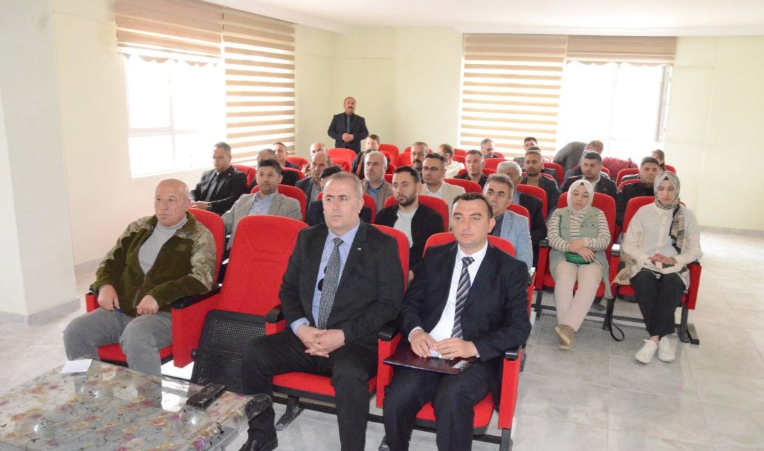 Sarıkaya Kaymakamı Ahmet Nuri Demir, Milli Eğitim Müdürü Cüneyt Yoldaş