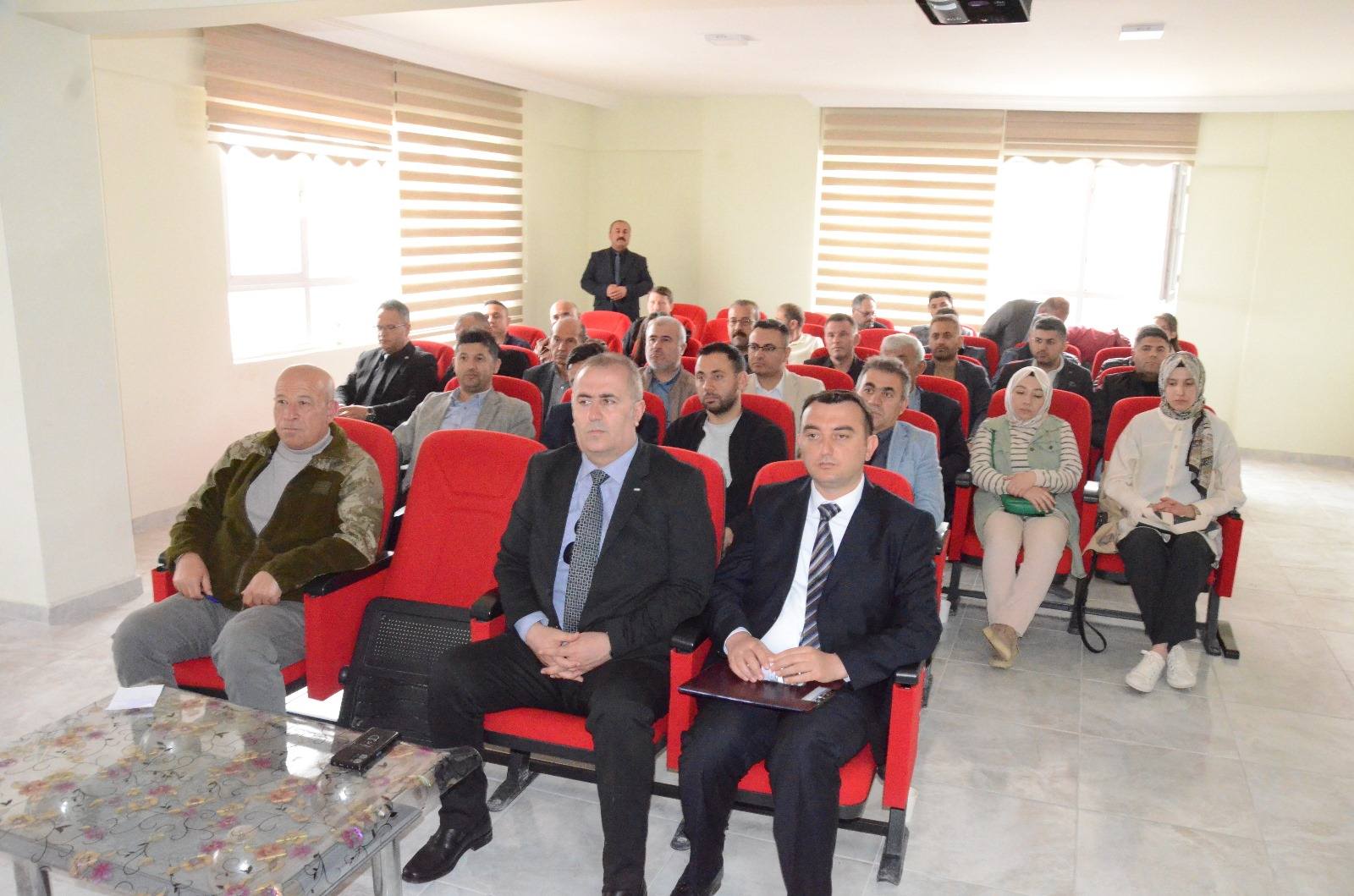 Sarıkaya Kaymakamı Ahmet Nuri Demir, Milli Eğitim Müdürü Cüneyt Yoldaş