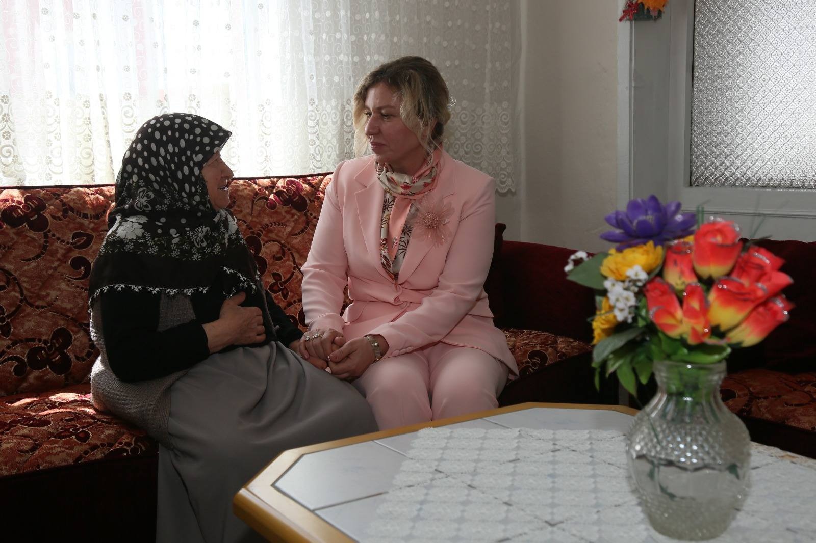 Yozgat Valisi Mehmet Ali Özkan’ın eşi Arzu Özkan, Anneler Günü’nde