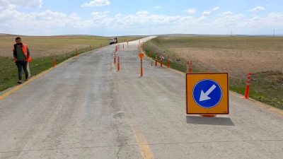 Yamaçlı Kasabası ile Yenifakılı arasındaki yolda meydana gelen çökme nedeniyle,