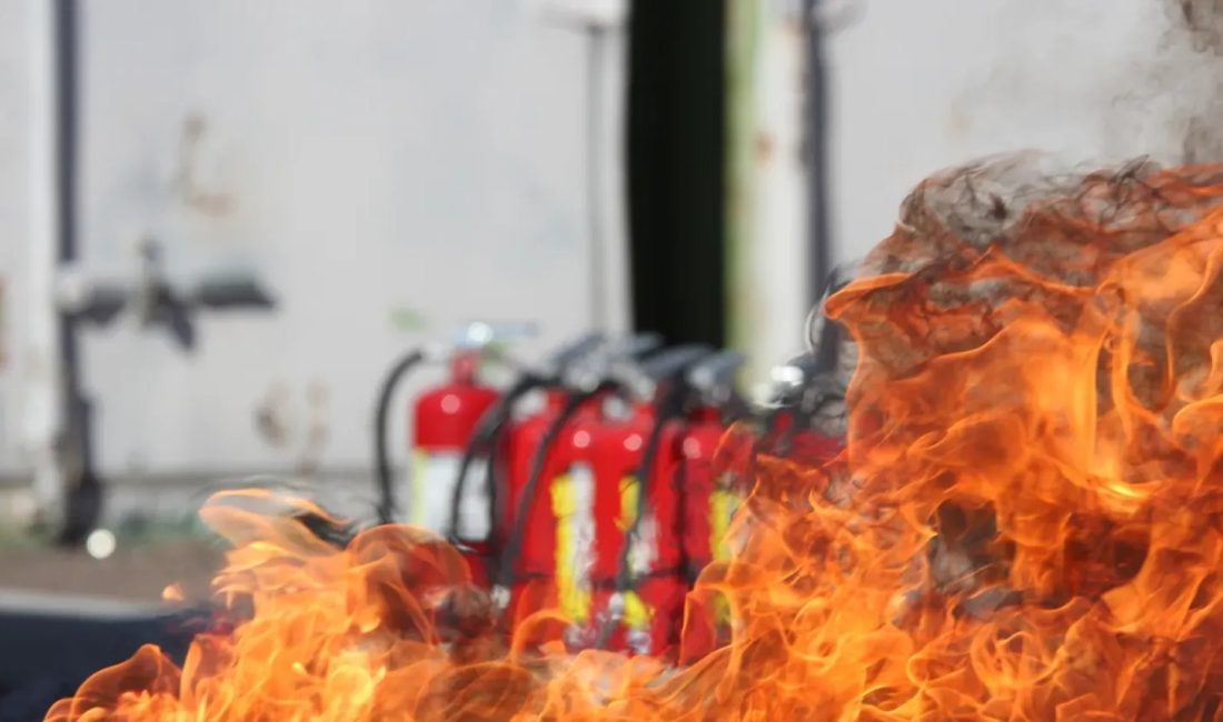 Yozgat Abide İşhanı'nda çıkan yangın, itfaiyenin müdahalesiyle kontrol altına alındı;
