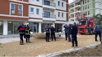 İzmir’in Karşıyaka ilçesindeki Örnekköy Polis Merkez Amirliği’nde görevli bir polis