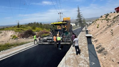 Yozgat Organize Sanayi Bölgesi’nde başlatılan yol iyileştirme çalışmaları kapsamında asfaltın