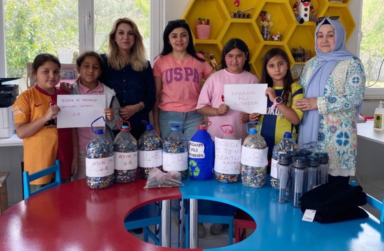 Yozgat Bozok 15 Temmuz Şehitler İlkokulu 4-B sınıfı öğrencileri, topladıkları