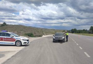 Yozgat İl Emniyet Müdürlüğü ve İl Jandarma Komutanlığı ekipleri, trafikte