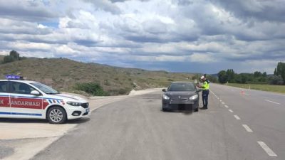 Yozgat İl Emniyet Müdürlüğü ve İl Jandarma Komutanlığı ekipleri, trafikte
