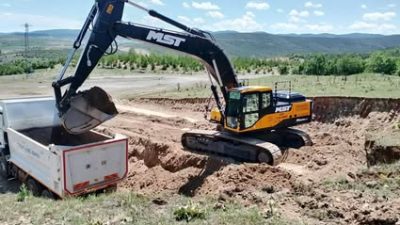 Yozgat İl Özel İdaresi ekipleri, Üçkaraağaç Köyü’nde ulaşım kalitesini artırmak