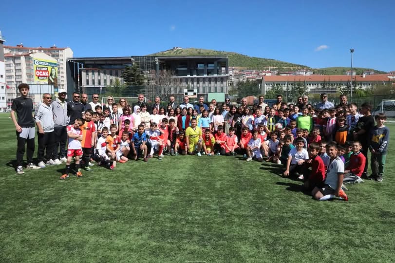 Yozgat’ta 21 ilkokulun katılımıyla düzenlenen "Küçükler Futbol Şenliği" büyük heyecana