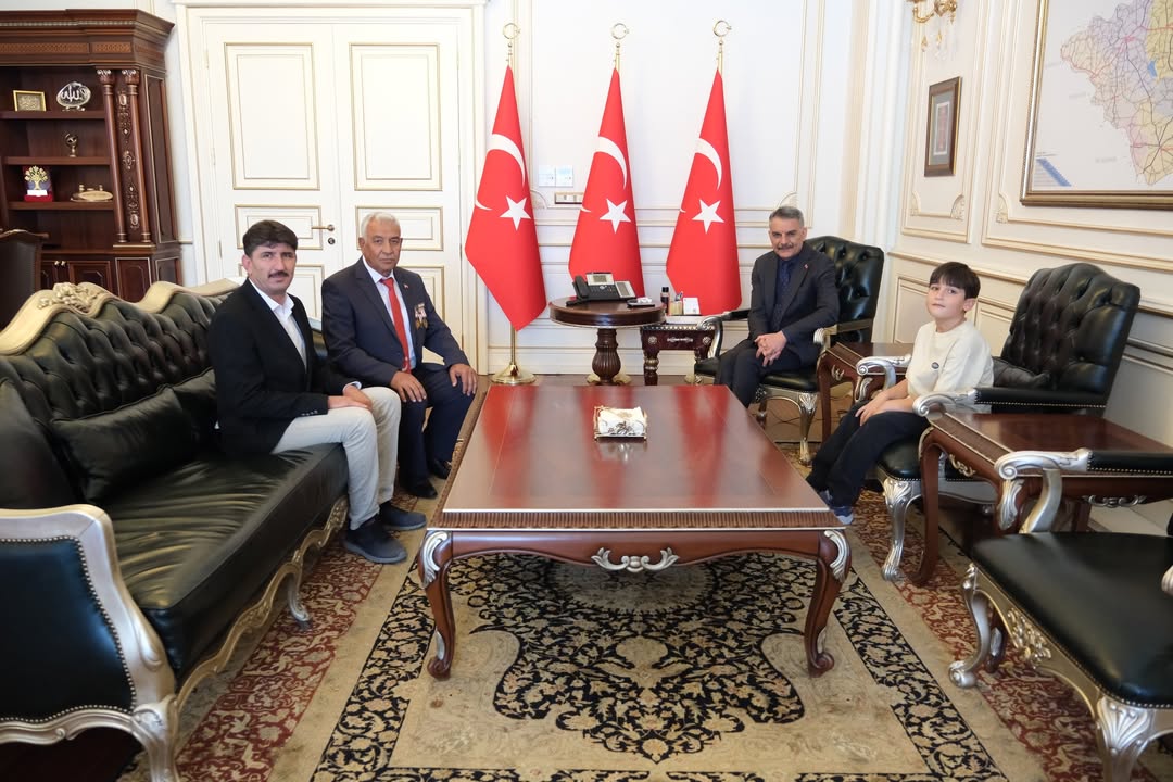 Yerköy Şehit Aileleri Derneği Başkanı Fatih Tez ve Kıbrıs Gazisi