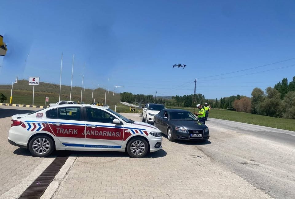 Yozgat Valiliği, dönüş yolunda trafik kurallarına uyulması gerektiğini hatırlatarak “Bir