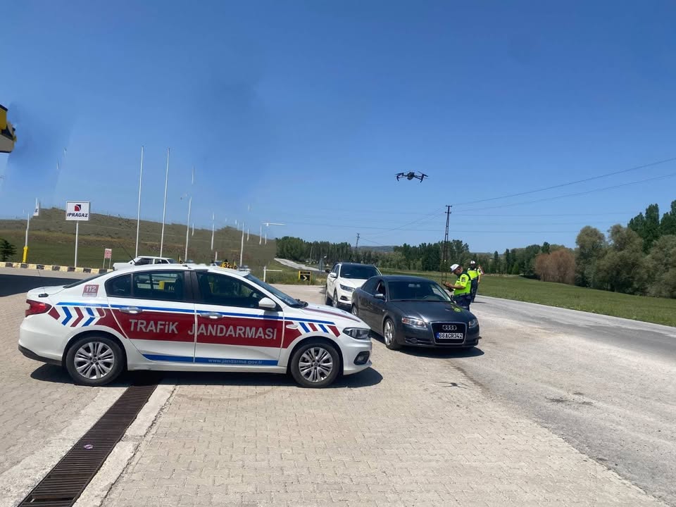 Yozgat Valiliği, dönüş yolunda trafik kurallarına uyulması gerektiğini hatırlatarak “Bir