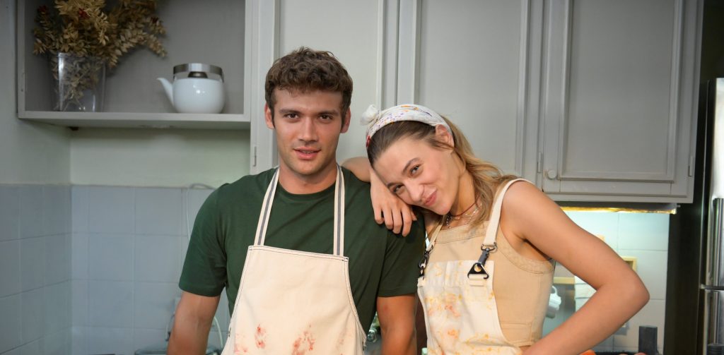 TRT1’in sevilen yaz dizisi “Dönence”nin başrol oyuncuları Sümeyye Aydoğan ve