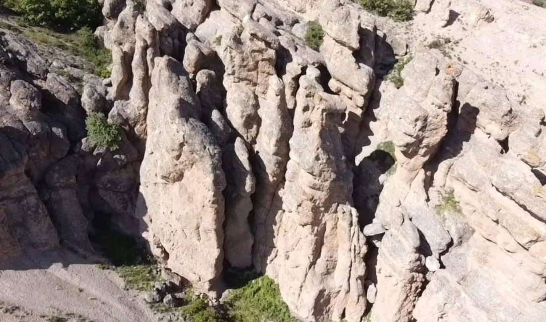 Yozgat’ın Kadışehri ilçesinde, Gümüşdiğin Köyü yakınlarında bulunan ve peri bacalarını