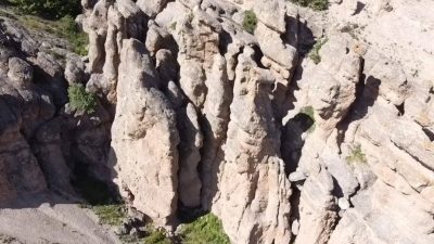 Yozgat’ın Kadışehri ilçesinde, Gümüşdiğin Köyü yakınlarında bulunan ve peri bacalarını