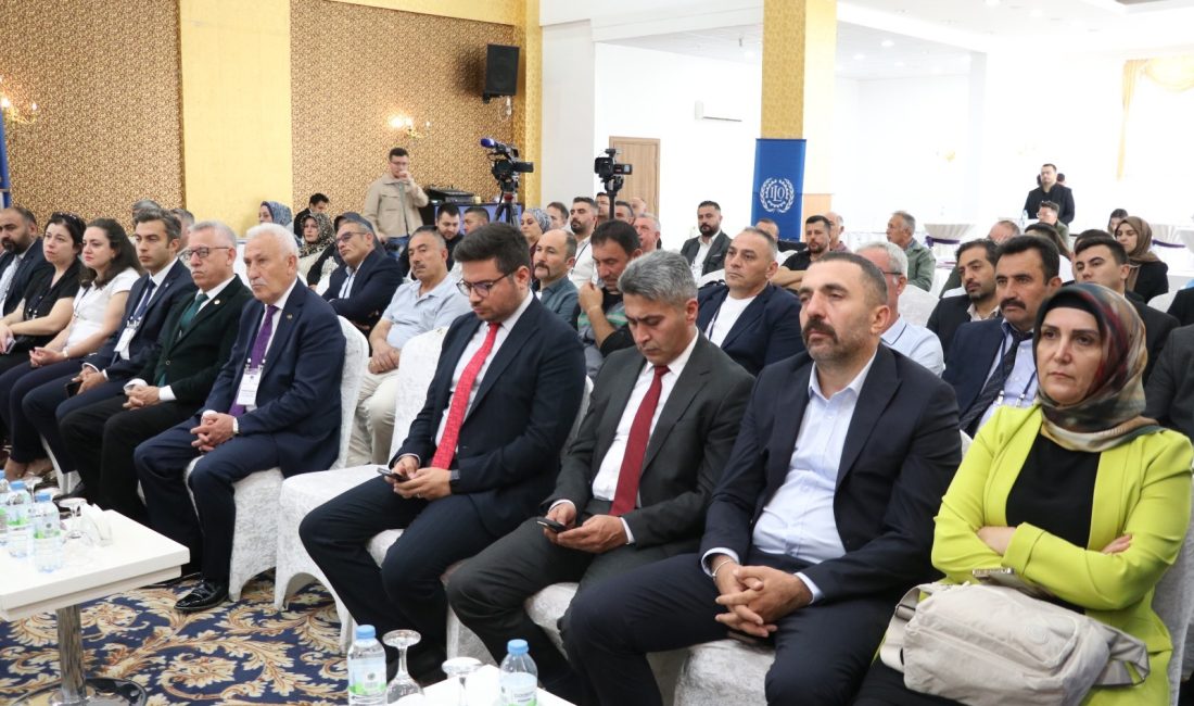 HAK-İŞ ve Hizmet-İş Sendikası öncülüğünde Yozgat’ta düzenlenen eğitim programında taşerondan