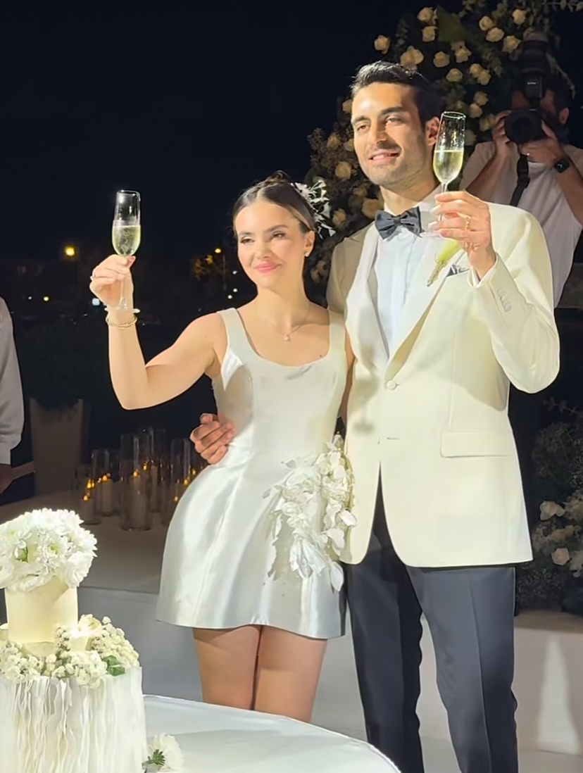 Ünlü oyuncu İclal Aydın’ın yazdığı ve başrolünde yer aldığı “Üç