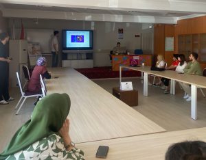 Yozgat Merkez Toplum Sağlığı Merkezi'nde gerçekleştirilen eğitim programında intörn doktorlar,