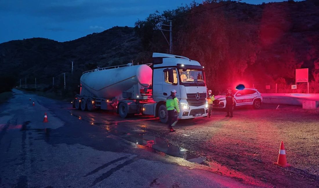 Yozgat İl Jandarma Komutanlığı ekipleri, yük taşıyan araçlara yönelik gerçekleştirdiği