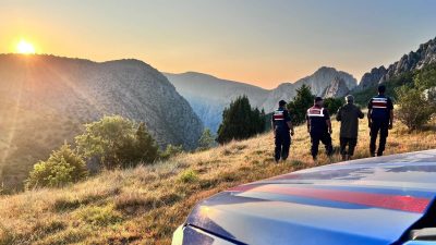 Yozgat Kazankaya Kanyonu’nda doğaya bırakılan dağ keçileri, jandarma ekipleri ve