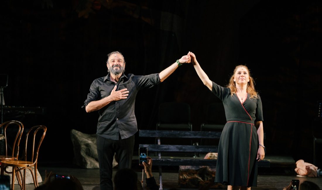 Kerem Alışık ve Evrim Alasya’nın başrolünde yer aldığı “Aşk Biter