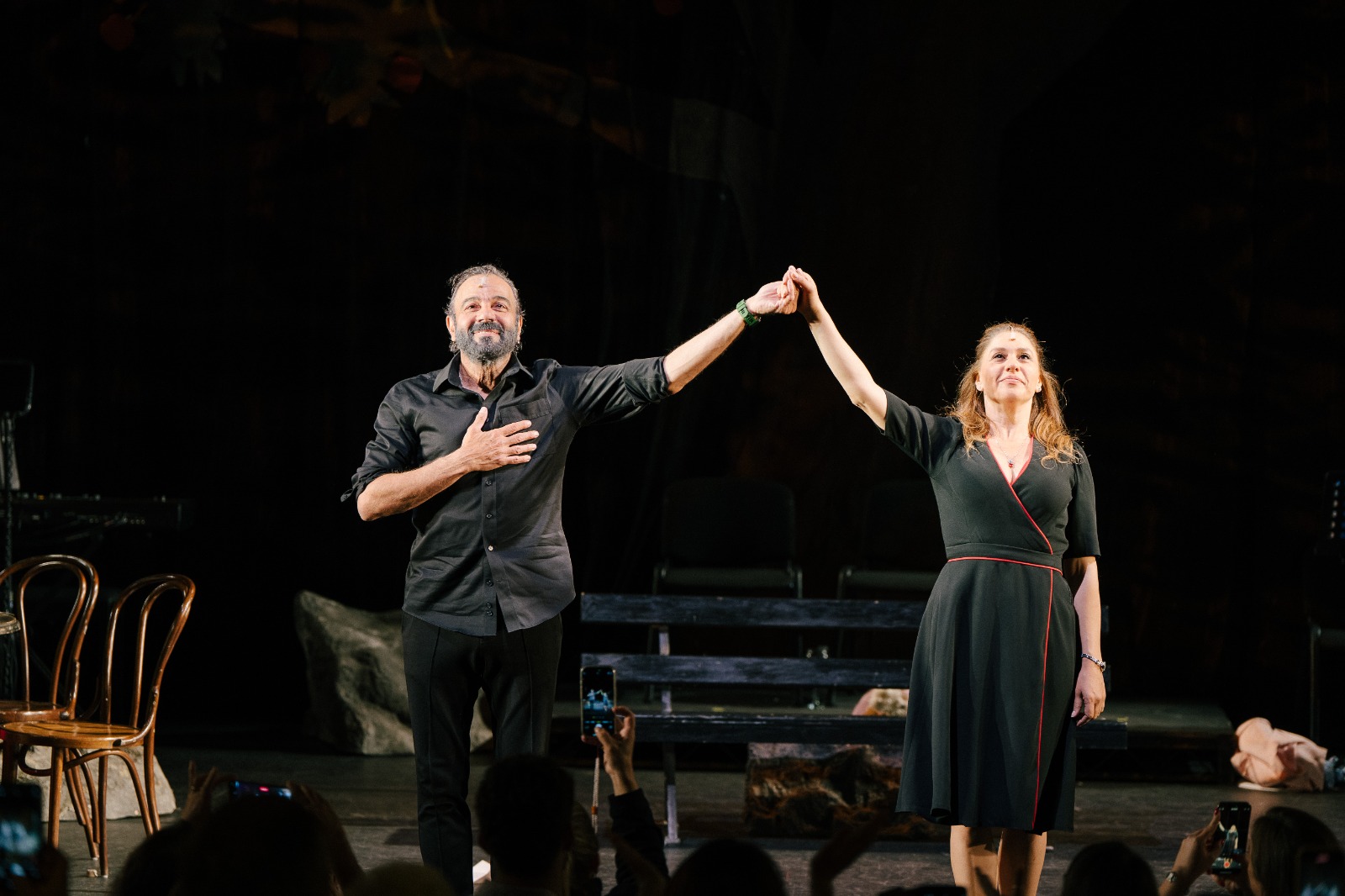 Kerem Alışık ve Evrim Alasya’nın başrolünde yer aldığı “Aşk Biter