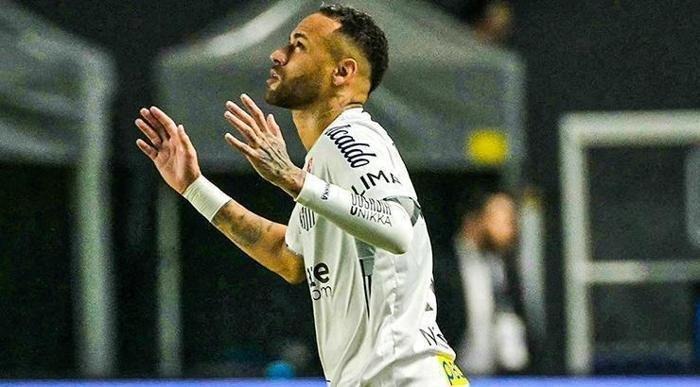 Sarı-Lacivertliler, futbol dünyasını sallayacak bir hamleye hazırlanıyor. Son olarak Santos