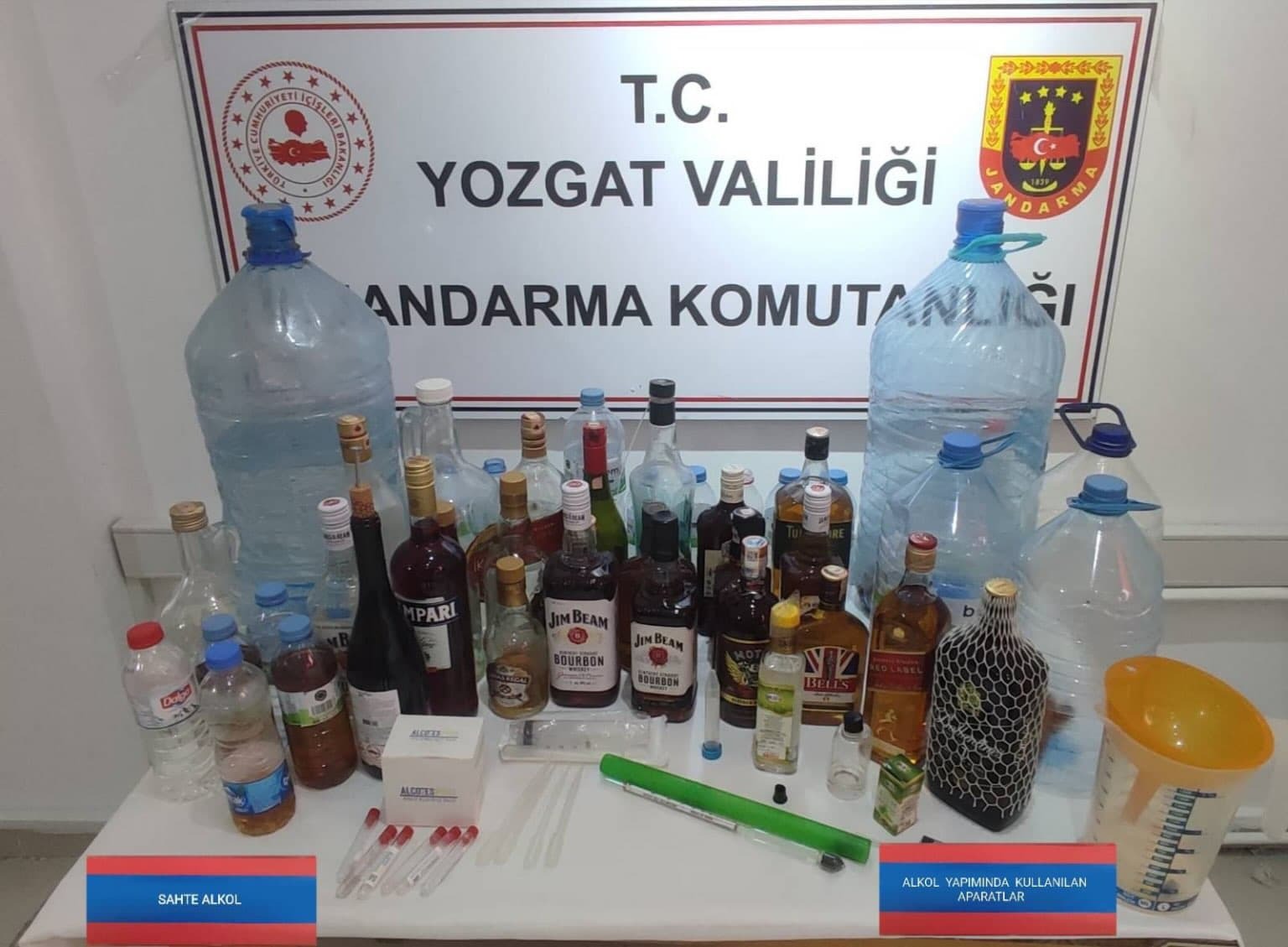 Yozgat İl Jandarma Komutanlığı ekiplerince Şefaatli’de sahte ve kaçak alkol