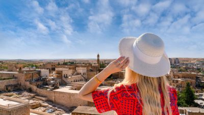 Taş evleriyle geçmişin izini süreceğin, kadim manastırlarıyla huzura doyacağın, lezzetli