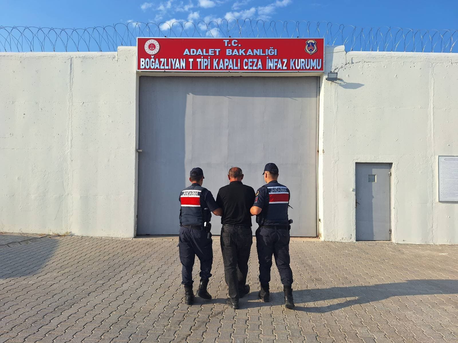 Yozgat İl Jandarma Komutanlığı ekipleri tarafından Yenifakılı ilçesinde düzenlenen operasyonda,