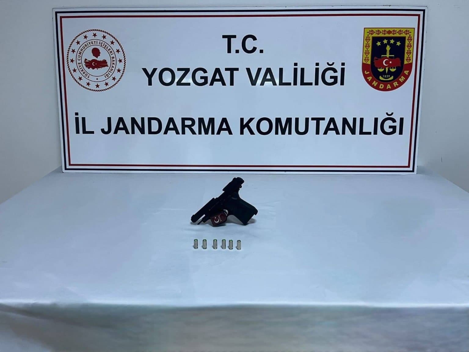Yozgat İl Jandarma Komutanlığı ekipleri, Aydıncık ilçesinde havaya ateş ettiği