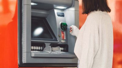 Yüksek enflasyon nedeniyle artan nakit ihtiyacı, ATM’lerde kriz yarattı. Bankalar,