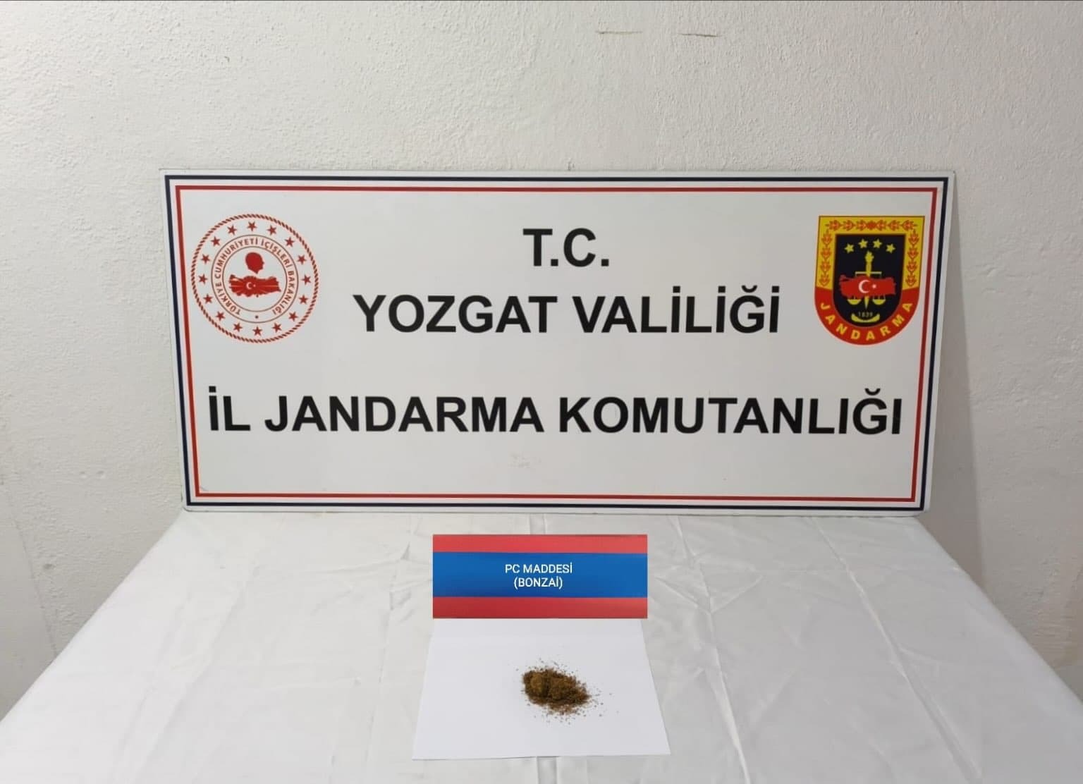 Yozgat Sorgun’da jandarma ekipleri, istihbari çalışma sonucu uyuşturucu operasyonu düzenledi.

