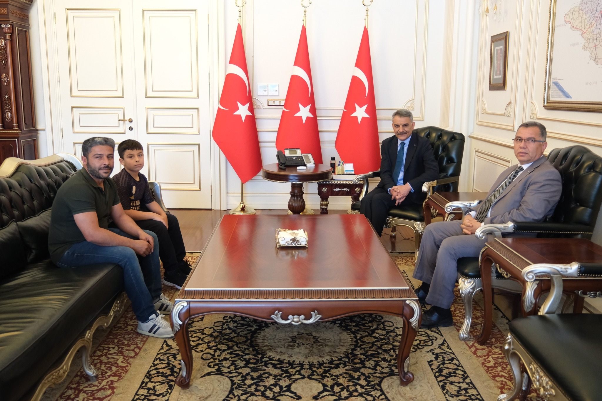 Vali Mehmet Ali Özkan, bursluluk sınavında tam puan alarak Türkiye