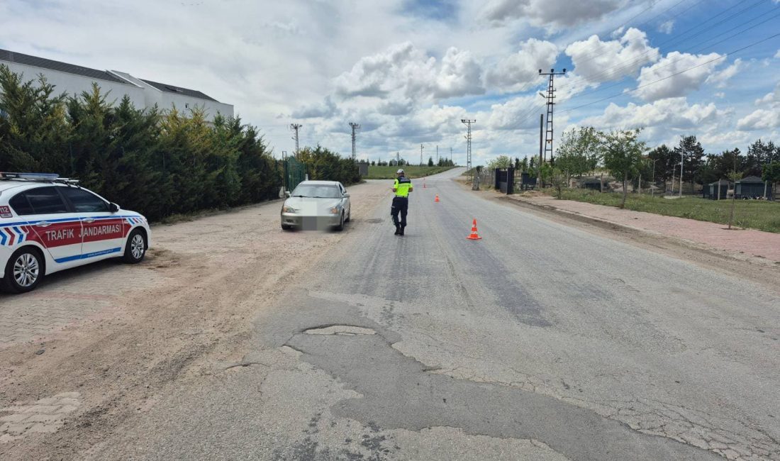 Yozgat’ta Trafik Jandarması ekipleri, “Özel Trafik Denetimi”nde 276 aracı kontrol