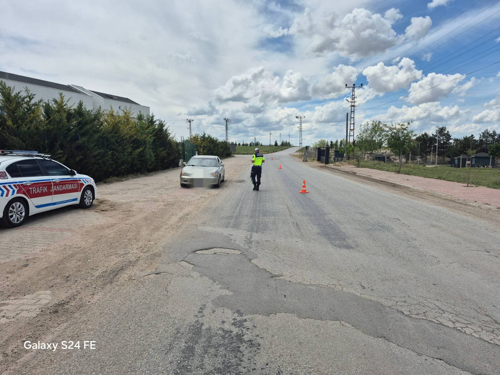 Yozgat’ta Trafik Jandarması ekipleri, “Özel Trafik Denetimi”nde 276 aracı kontrol