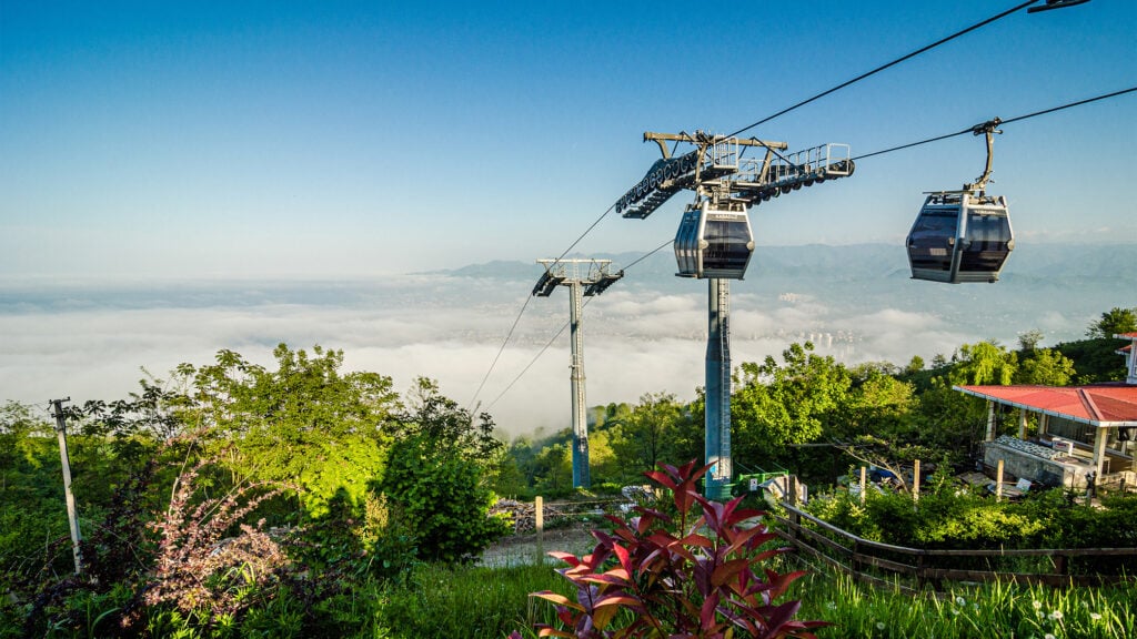 Türkiye’nin kuzeyinde, Karadeniz kıyısında yer alan Ordu, doğal güzellikleri, zengin