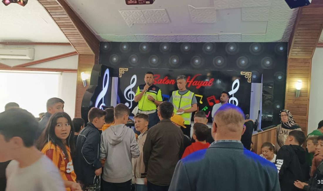 Boğazlıyan’da Motofest kapsamında düzenlenen trafik eğitimi seminerinde çocuklara güvenli sürüş