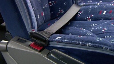 Yetkililer, otobüs yolculuklarında emniyet kemeri kullanımının hayat kurtardığını vurgulayarak vatandaşlara