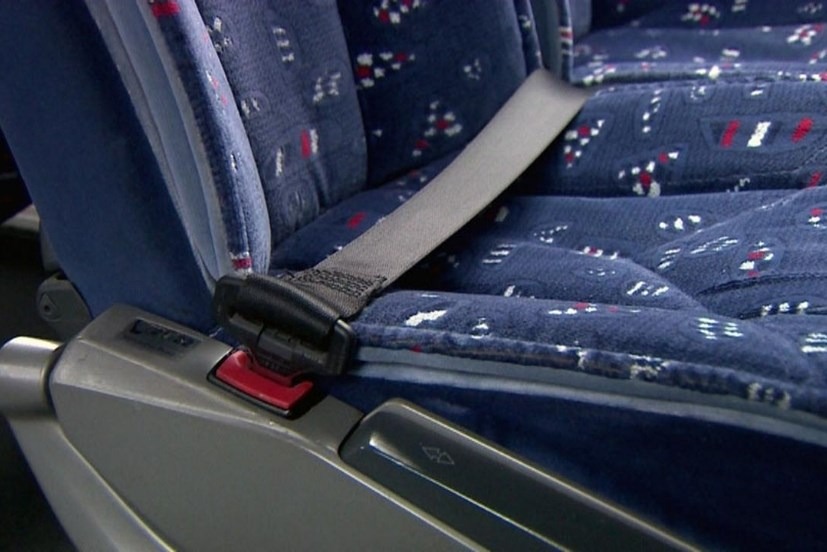 Yetkililer, otobüs yolculuklarında emniyet kemeri kullanımının hayat kurtardığını vurgulayarak vatandaşlara