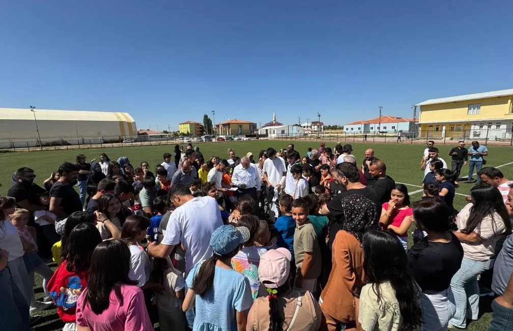 Boğazlıyan Yaz Spor Okulu’nun açılışında Başkan Gökhan Coşar, çocuklarla bir