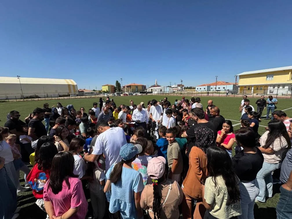 Boğazlıyan Yaz Spor Okulu’nun açılışında Başkan Gökhan Coşar, çocuklarla bir