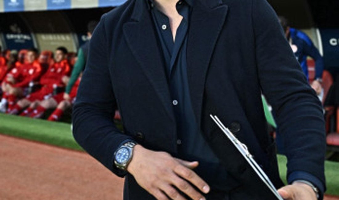 Emre Belözoğlu sosyal medyadan yaptığı açıklamayla Antalyaspor'daki teknik direktörlük görevinden