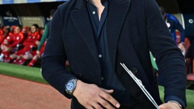 Emre Belözoğlu sosyal medyadan yaptığı açıklamayla Antalyaspor'daki teknik direktörlük görevinden