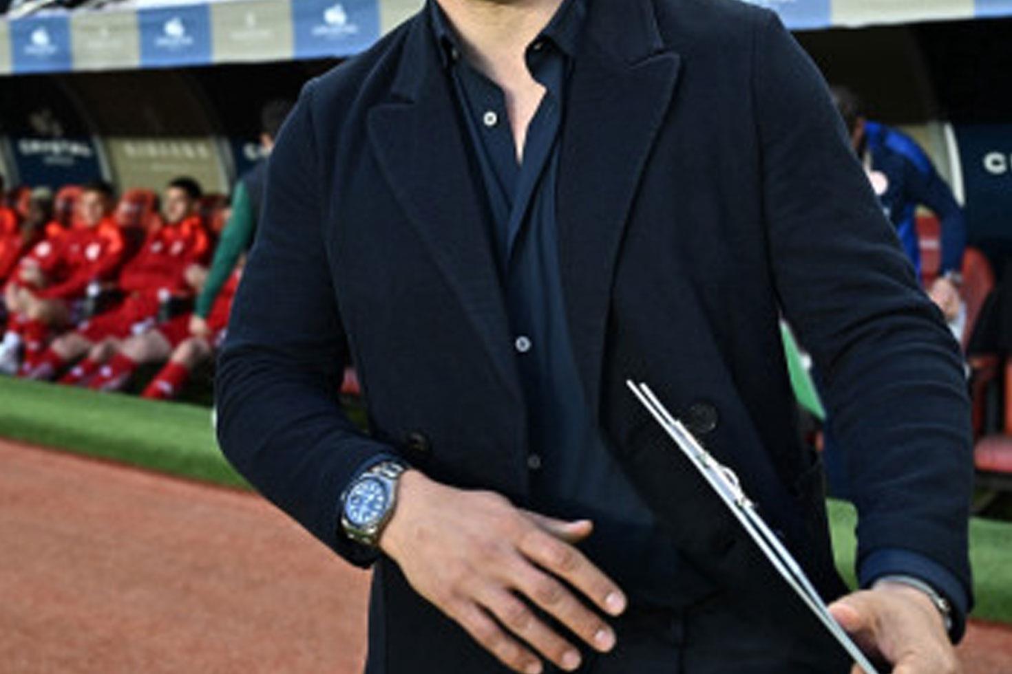 Emre Belözoğlu sosyal medyadan yaptığı açıklamayla Antalyaspor'daki teknik direktörlük görevinden