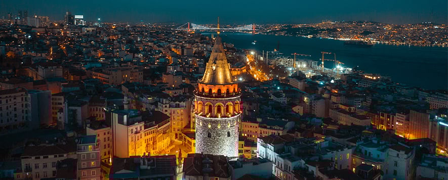 İstanbul’un tarihi sokaklarıyla ünlü eski semtlerine yolculuk yapmak ister misin?