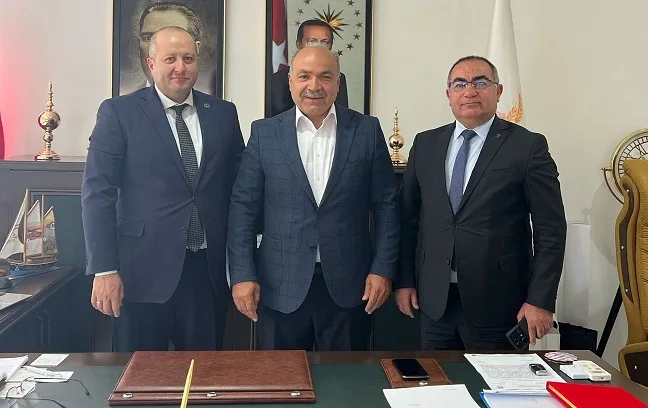 Uzunlu Kasabası Belediye Başkanı Mustafa Uçar, İLBANK Bölge Müdürü Osman