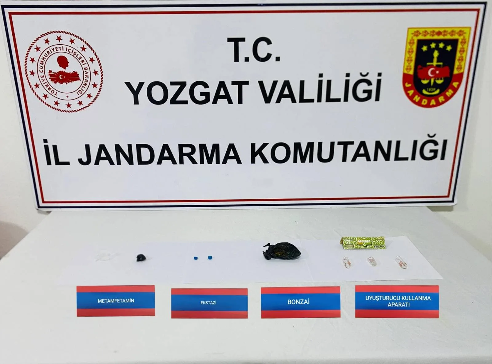 Yozgat’ta jandarma ekiplerinin düzenlediği operasyonda, uyuşturucu madde taşıdığı tespit edilen